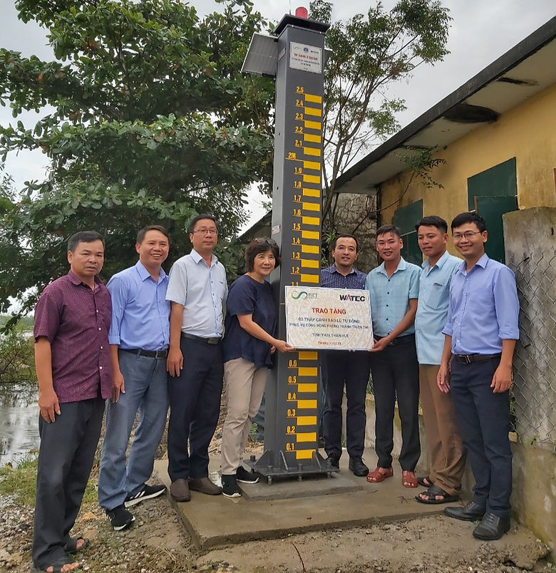 Photo: Smart flood tower, co-funded by the Zurich Flood Resilience Alliance project and Watec company, installed in Trung Lang village, Hue City. Credit: Hue DRM Office